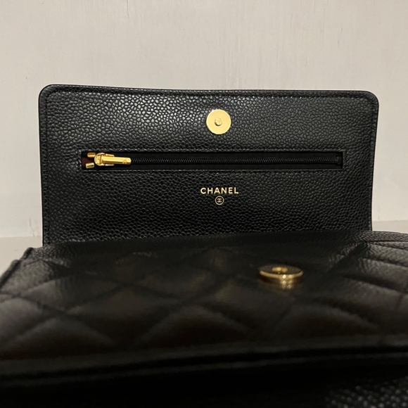 Chanel Classic Wallet On Chain (black caviar with gold hardware) // 2023 - Picture 7 of 10